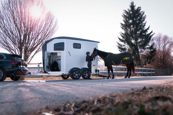 Van Chevaux HUMBAUR Areion Pro